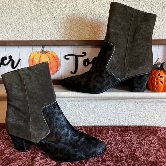 Lori Goldstein Women’s Coralie Dark Green Suede Cow Hair Heeled Booties Size 9.5 - Picture 14 of 15